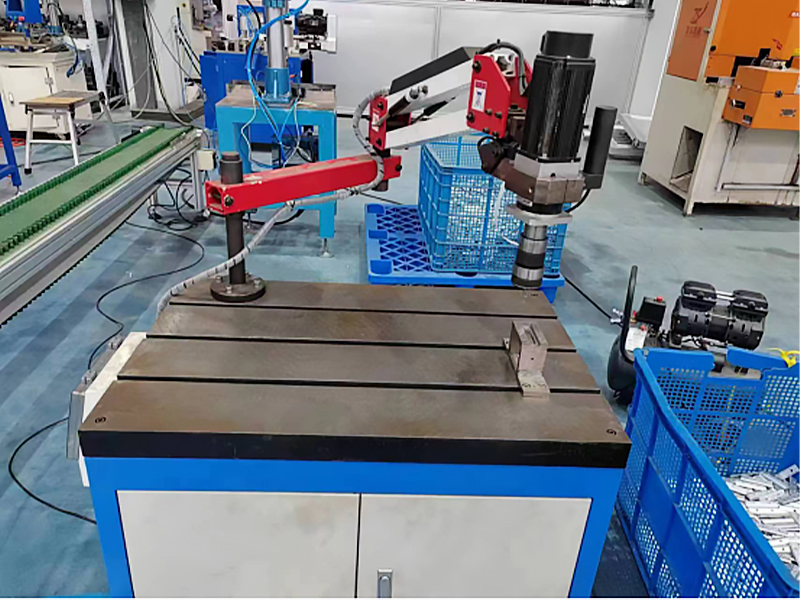 Máquina de Taping CNC